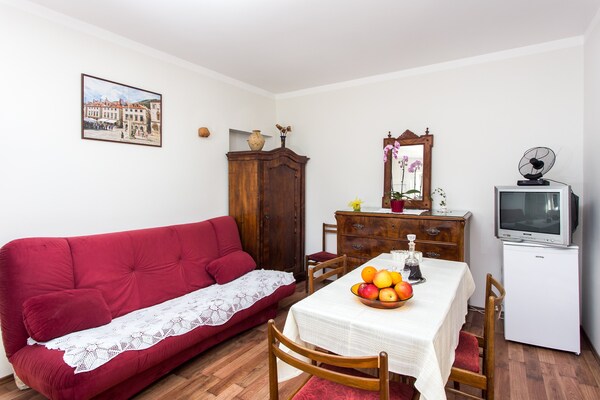 Knus appartement met gedeeld terras in Dubrovnik, vlak bij strand en Oude Stad - thumbnail 3