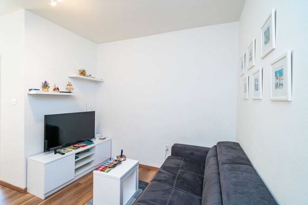 Comfortabel appartement met parkeren, op 2 km van de historische binnenstad - thumbnail 2