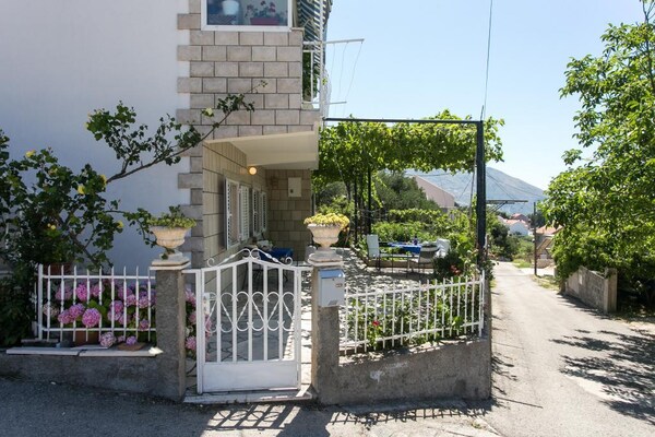 Comfortabel appartement met zeezicht en terras nabij Dubrovnik - thumbnail 3