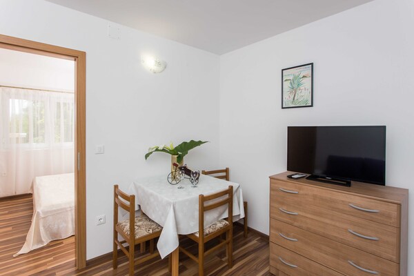Zonnig appartement voor 3 met gedeeld terras en zeezicht in Mlini - thumbnail 4