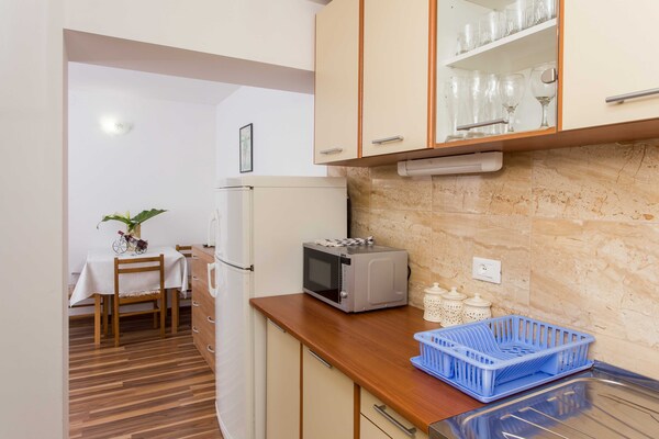 Zonnig appartement voor 3 met gedeeld terras en zeezicht in Mlini - thumbnail 5