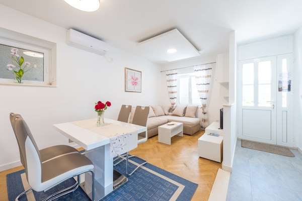 Rustiek appartement met balkon en zeezicht op Babin Kuk, vlakbij strand - thumbnail 5