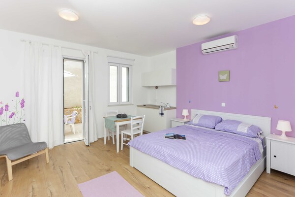 Studio Lavanda met terras: knusse studio vlakbij de oude stad van Dubrovnik - thumbnail 3