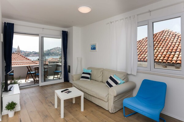 Rustiek appartement met balkon en zeezicht nabij de oude stad - thumbnail 2