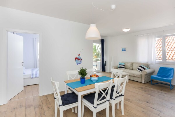 Rustiek appartement met balkon en zeezicht nabij de oude stad - thumbnail 4