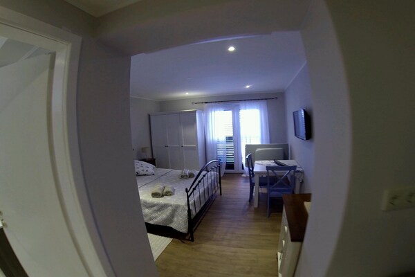Comfort studio aan zee in Mlini met zwembad en terras op 100m van strand - thumbnail 3