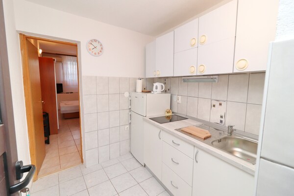 Aan zee: Sfeervol studio-appartement in rustig Drače - thumbnail 3