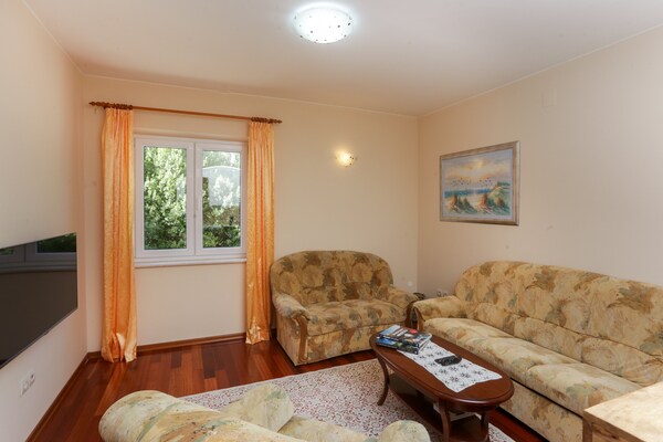 Sfeervol appartement met patio en gedeeld zwembad nabij Dubrovnik - thumbnail 4