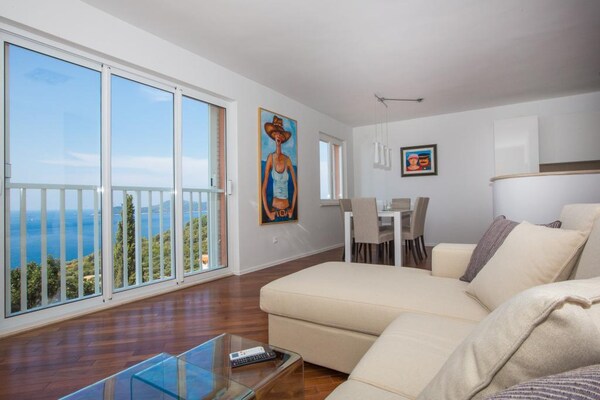 Tweekamerappartement met balkon en uitzicht op de Adriatische Zee in Orašac - thumbnail 2