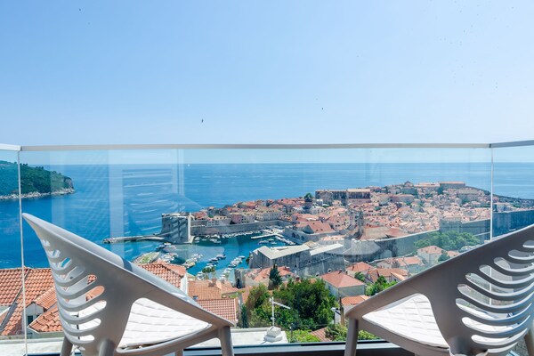 Comfortabel driekamerappartement met balkon, zeezicht en jacuzzi nabij Old Town Dubrovnik - thumbnail 4