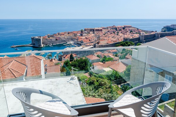 Comfortabel driekamerappartement met balkon, zeezicht en jacuzzi nabij Old Town Dubrovnik - thumbnail 6