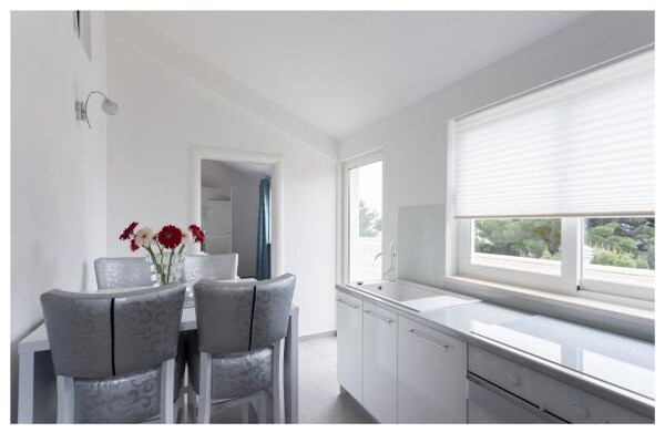 Tweekamerappartement met balkon en zeezicht in Potomje-Dingač, vlakbij het strand - thumbnail 1