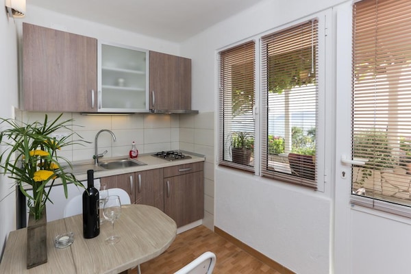 Appartement met terras en zeezicht in Drače - thumbnail 1