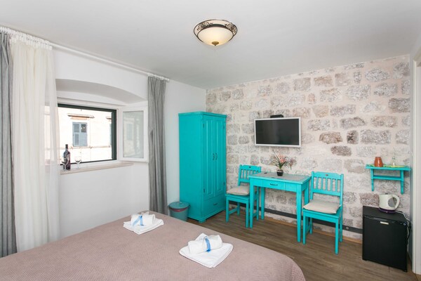 Guest House Lumin: Double Room met City View in hartje Oude Stad Dubrovnik - thumbnail 4