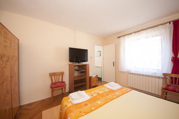 Knus appartement met zeezicht en terras op 100 meter van het strand in Splitska - thumbnail 5