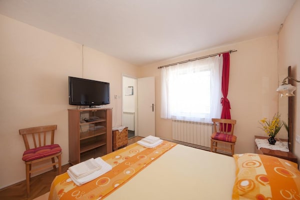 Knus appartement met zeezicht en terras op 100 meter van het strand in Splitska - thumbnail 6