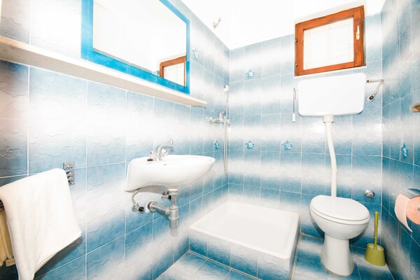 Romantische kamer met balkon en uitzicht op zee in Molunat - thumbnail 4