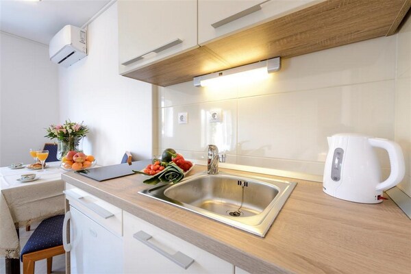Studio met terras in Molunat, op 200m van zee - thumbnail 3