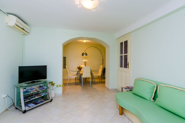 Appartement met terras en uitzicht op Dubrovnik, vlakbij de oude stad - thumbnail 6