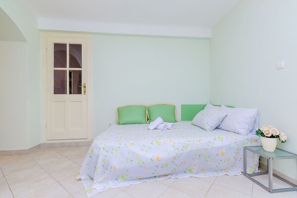 Appartement met terras en uitzicht op Dubrovnik, vlakbij de oude stad - thumbnail 3
