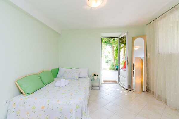 Appartement met terras en uitzicht op Dubrovnik, vlakbij de oude stad - thumbnail 2