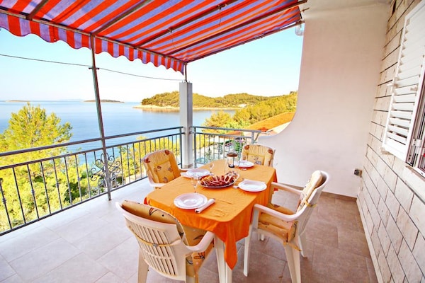 Rustiek appartement aan zee met privéstrand op Korčula - thumbnail 1