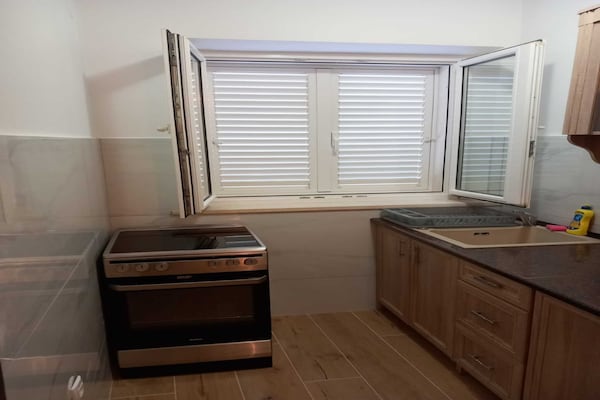 4-persoons appartement in Pucisca met tuin en terras - thumbnail 3