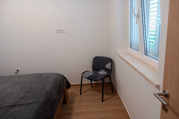 4-persoons appartement in Pucisca met tuin en terras - thumbnail 6