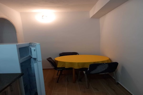 4-persoons appartement in Pucisca met tuin en terras - thumbnail 2