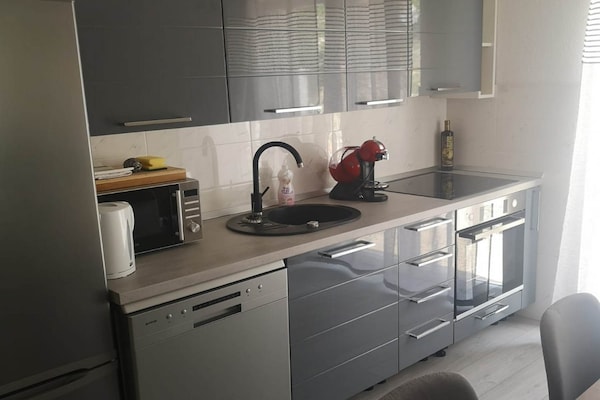 Op 800 m van het strand: Ruim appartement in Pucisca - thumbnail 3
