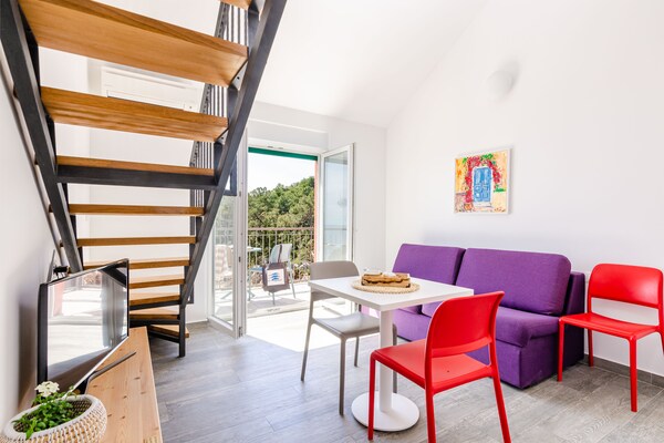 Galerijstudio met balkon en uitzicht op de Adriatische Zee in Cavtat - thumbnail 2