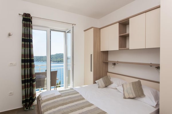 Driekamerappartement met balkon en uitzicht op zee en de oude stad - thumbnail 5