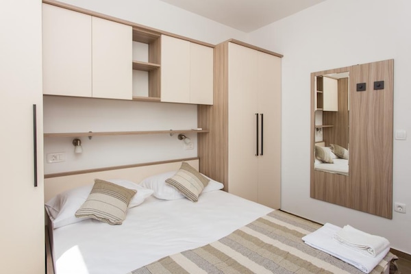 Driekamerappartement met balkon en uitzicht op zee en de oude stad - thumbnail 6