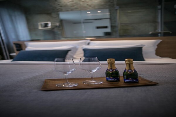 Sfeervolle familiekamer met uitzicht op het plein in het hart van Split - thumbnail 3