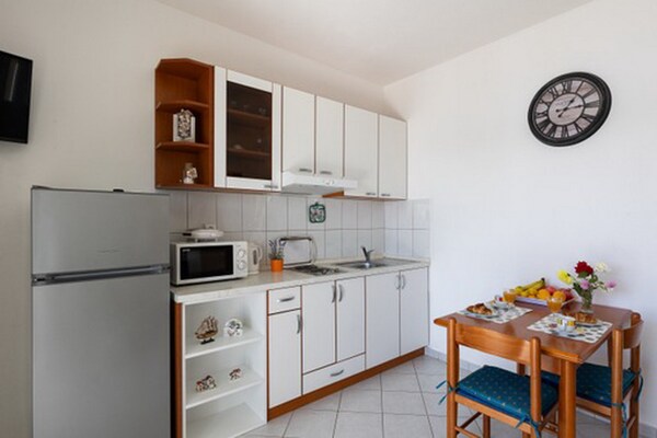 Appartement met zeezicht en terras in Molunat, vlakbij strand - thumbnail 4