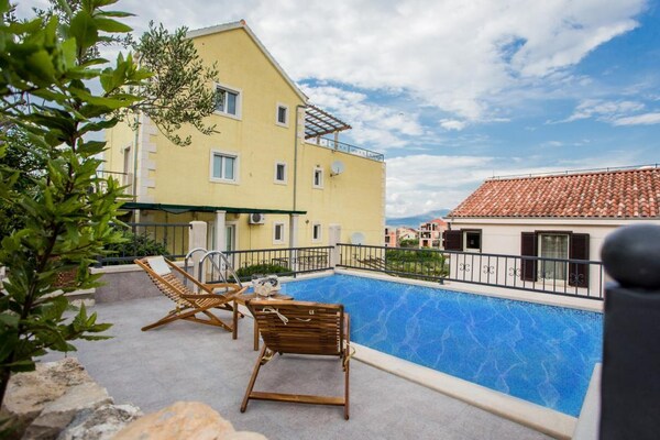 Luxe duplex villa met privézwembad en zeezicht op het eiland Brač - thumbnail 6