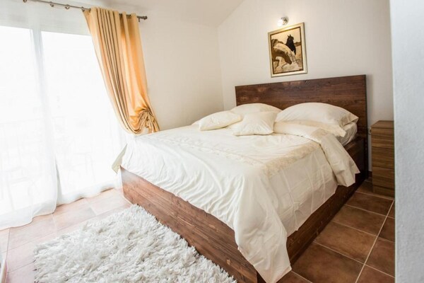 Luxe duplex villa met privézwembad en zeezicht op het eiland Brač - thumbnail 4