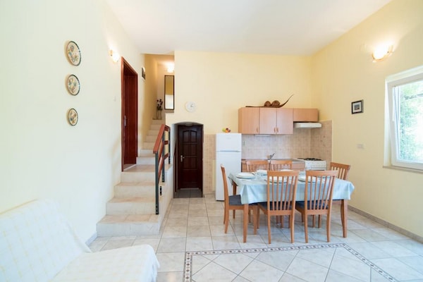 Aan het strand: Ruim appartement met terras in Postira - thumbnail 3