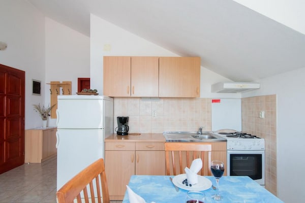 3-persoons appartement aan het strand in Postira - thumbnail 6