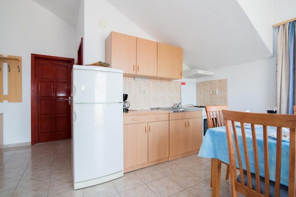 3-persoons appartement aan het strand in Postira - thumbnail 5