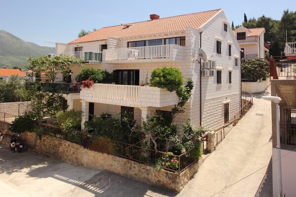 Comfort Studio met Patio & Tuinzicht op 600m van Strand in Cavtat - thumbnail 3