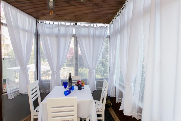 Rustiek appartement met terras en BBQ op 10 minuten van het oude centrum - thumbnail 3