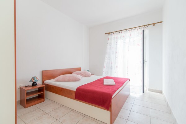 Rustiek appartement met zeezicht en terras op 100m van het strand in Selca, Brač - thumbnail 5