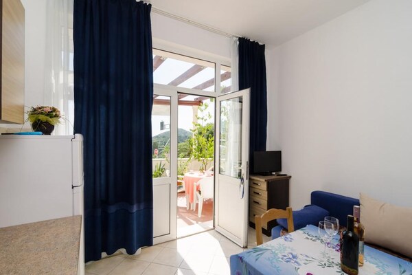 Superior appartement met terras in Mlini, op 600m van zee - thumbnail 2