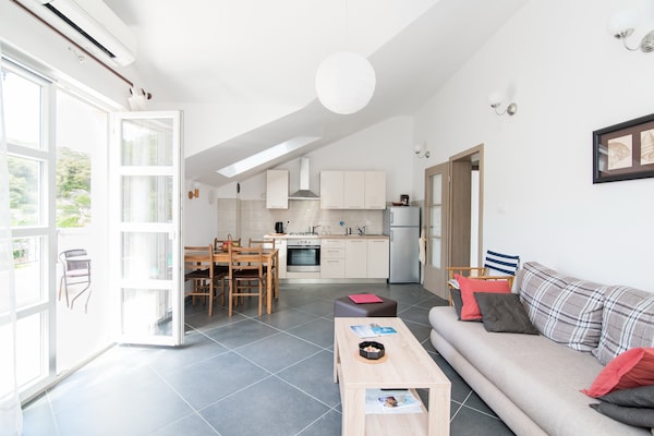Op 300 m van het strand: Comfortabel appartement in Postira - thumbnail 3