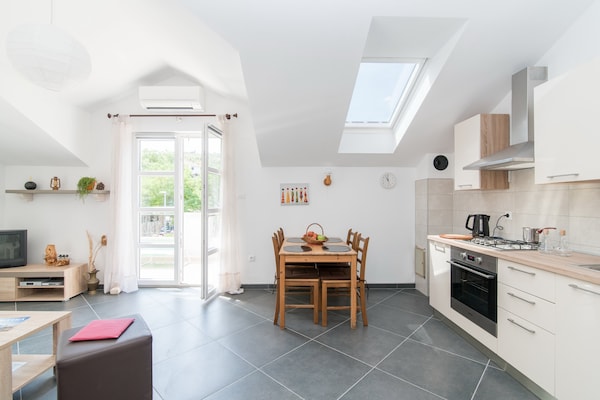 Op 300 m van het strand: Comfortabel appartement in Postira - thumbnail 6