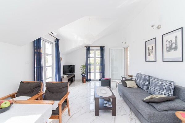 Rustiek appartement met tuinzicht op 300m van zee in Postira, Brač - thumbnail 2