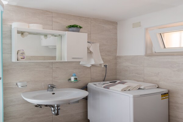 Sfeervol studio-appartement met terras en zeezicht in Dubrovnik - thumbnail 6