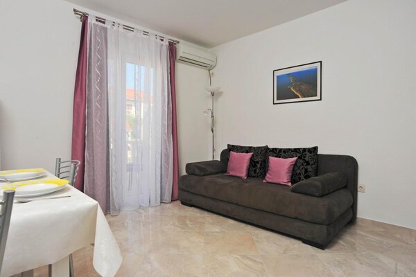 Appartement met balkon en tuinzicht op 200 meter van het strand in Sutivan - thumbnail 2