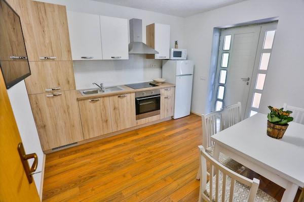 4-persoons appartement met tuin bij het strand in Sutivan - thumbnail 2